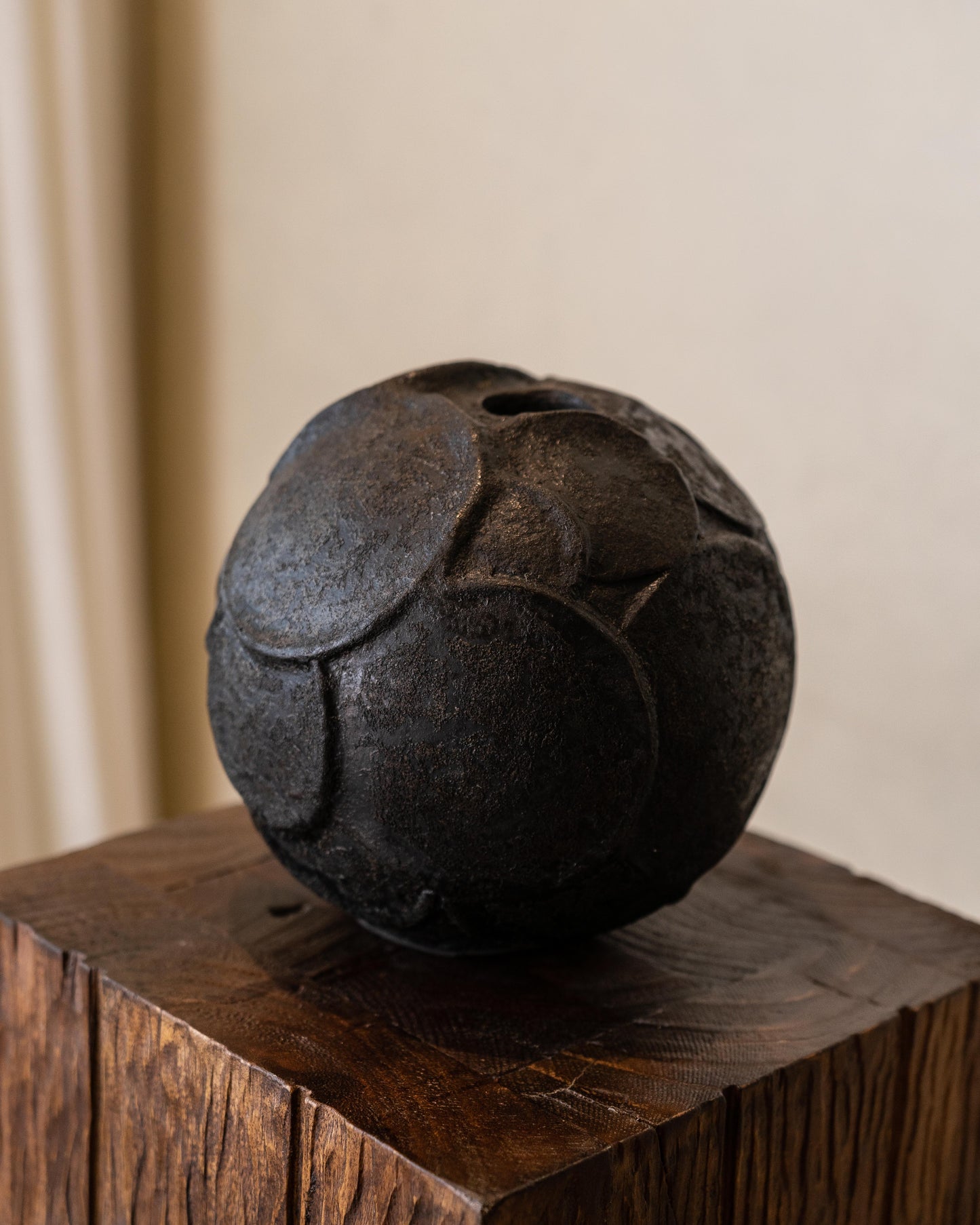 Orb Large Black Vessel