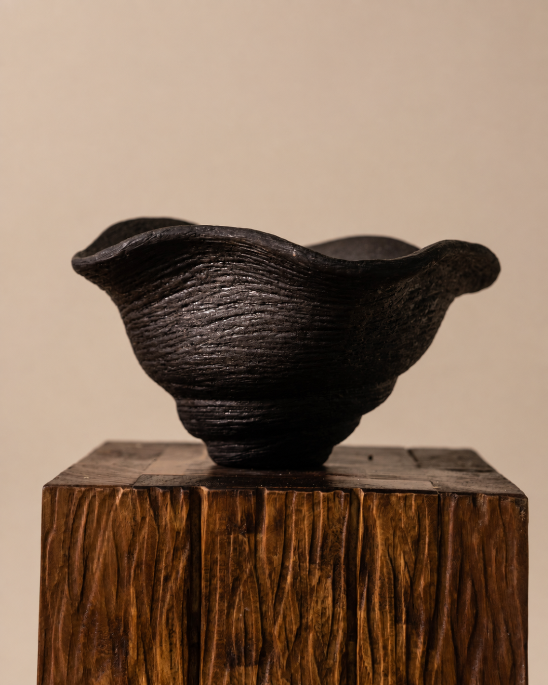 Kusu Black Vessel