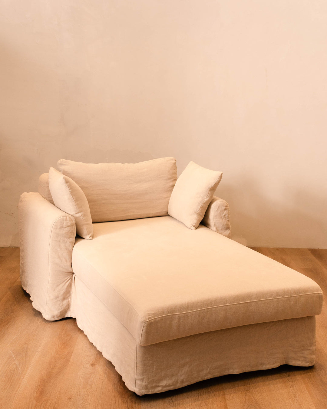 Leon Chaise Lounge