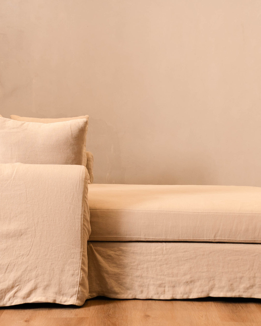 Leon Chaise Lounge