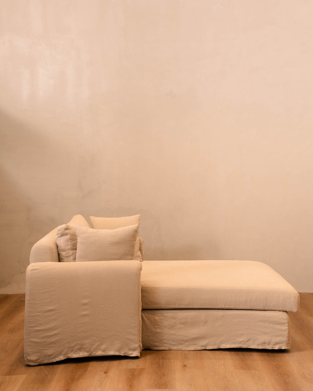 Leon Chaise Lounge