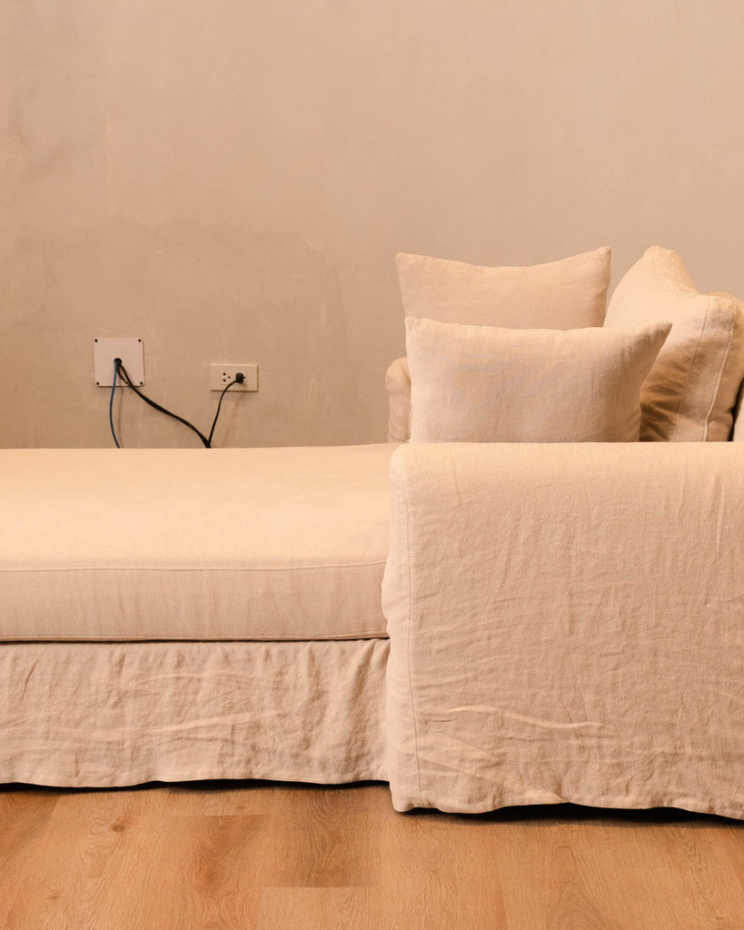 Leon Chaise Lounge