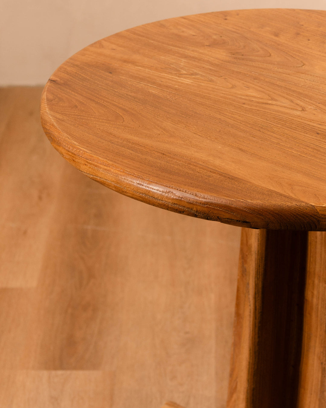 Vanni Round Table