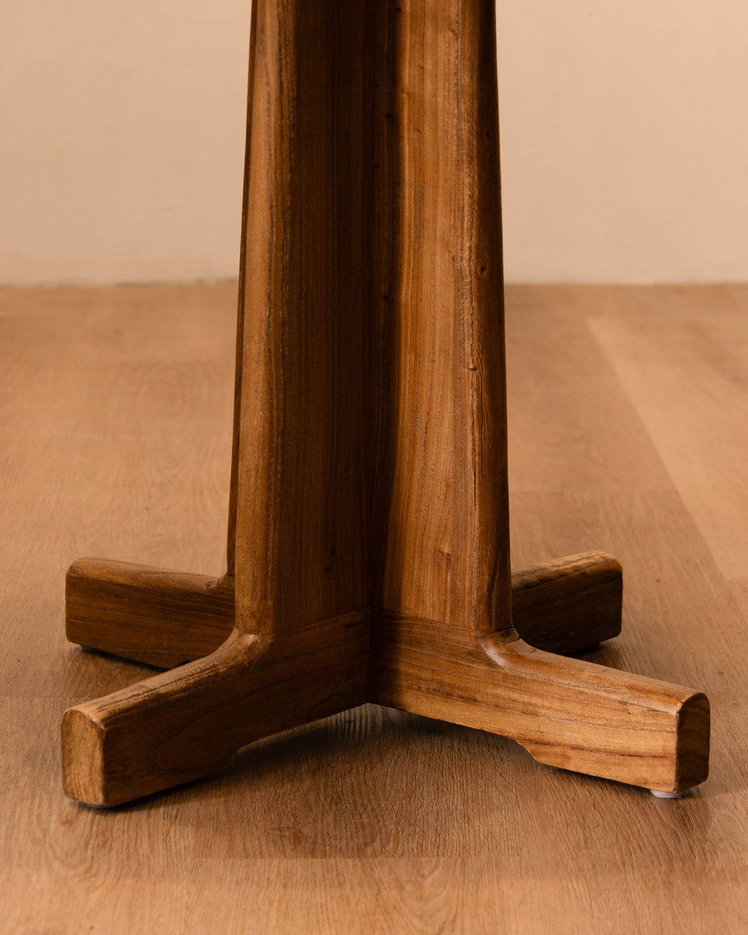 Vanni Round Table