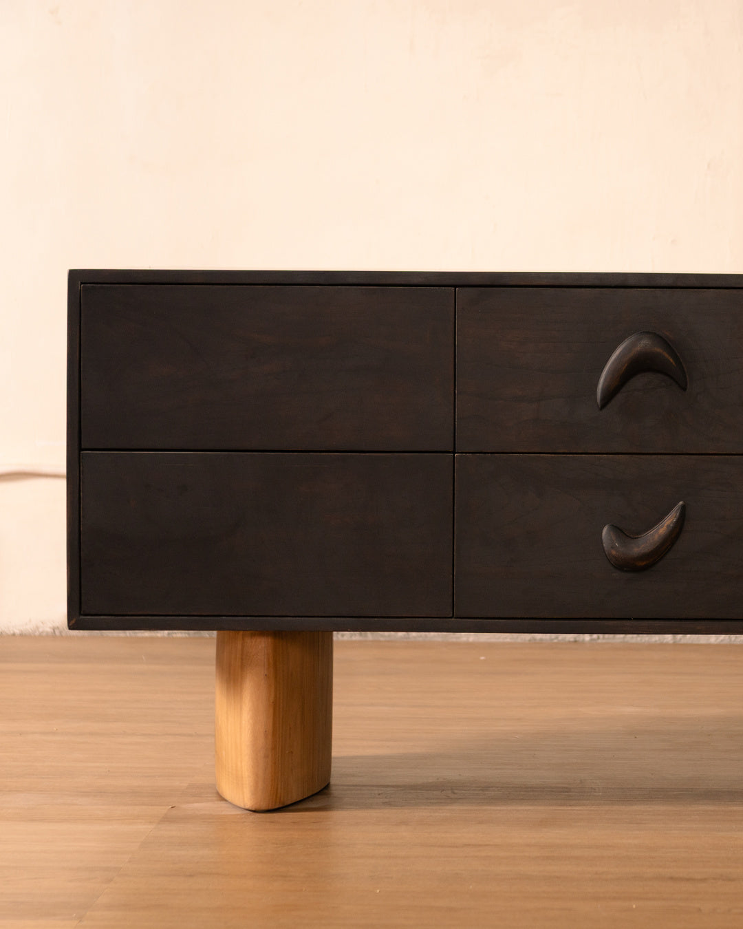 Arisa Credenza
