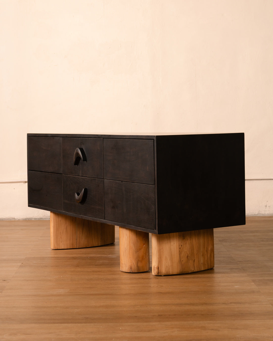 Arisa Credenza