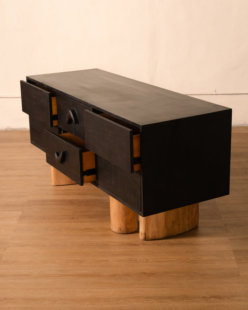 Arisa Credenza