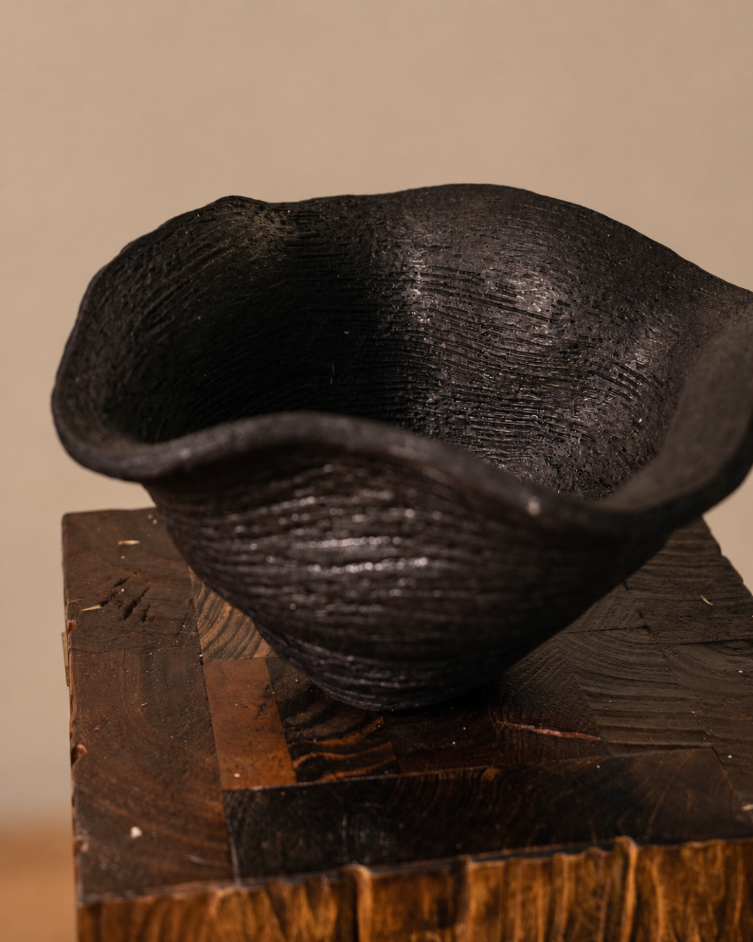 Kusu Black Vessel