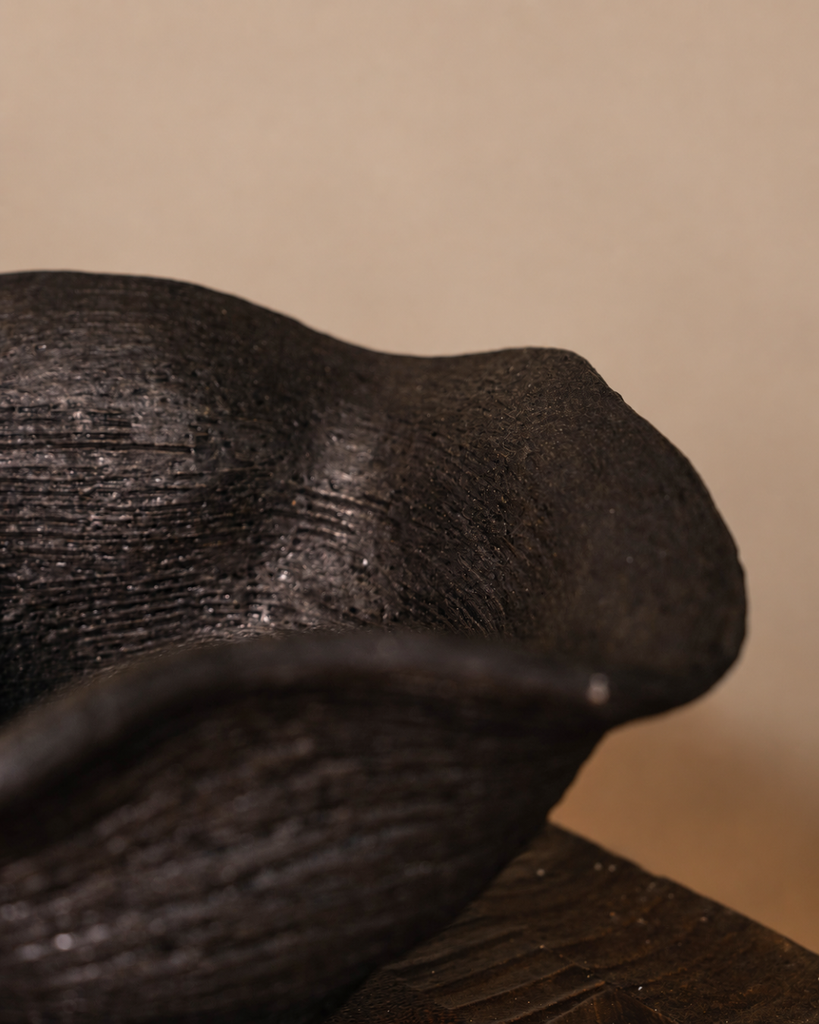 Kusu Black Vessel