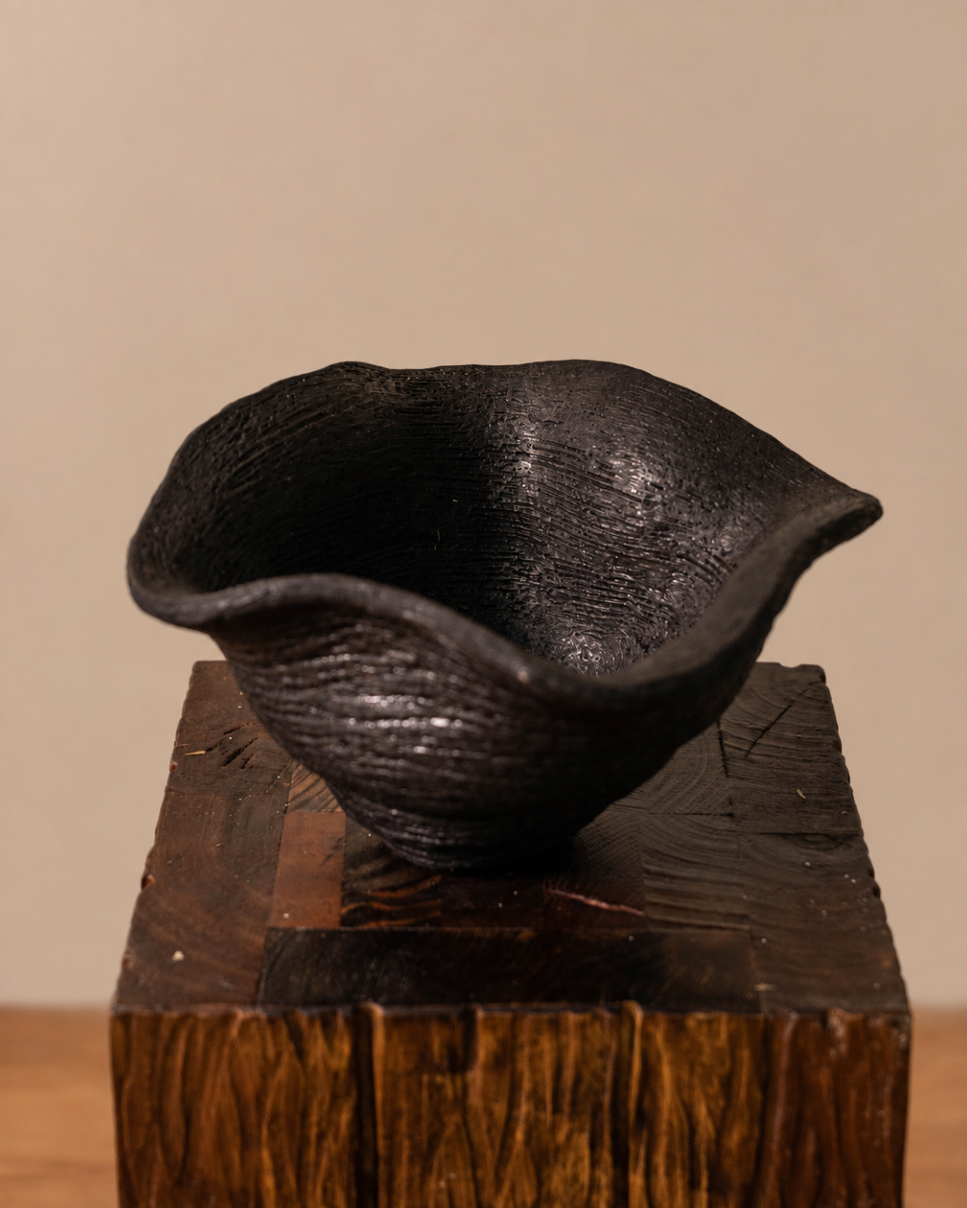 Kusu Black Vessel