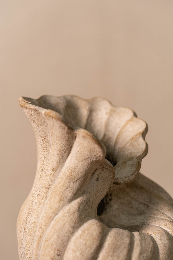 Nusa White Vessel