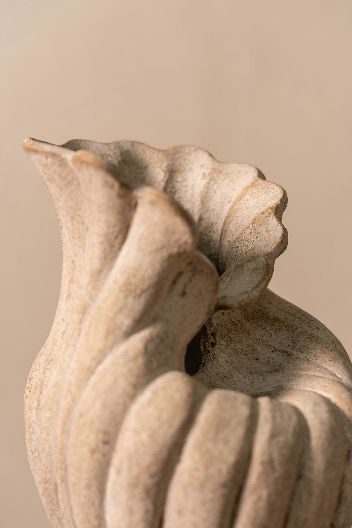 Nusa White Vessel
