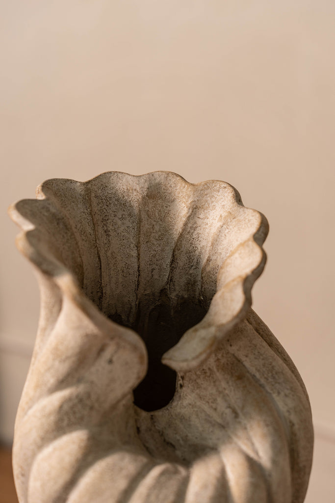 Nusa White Vessel