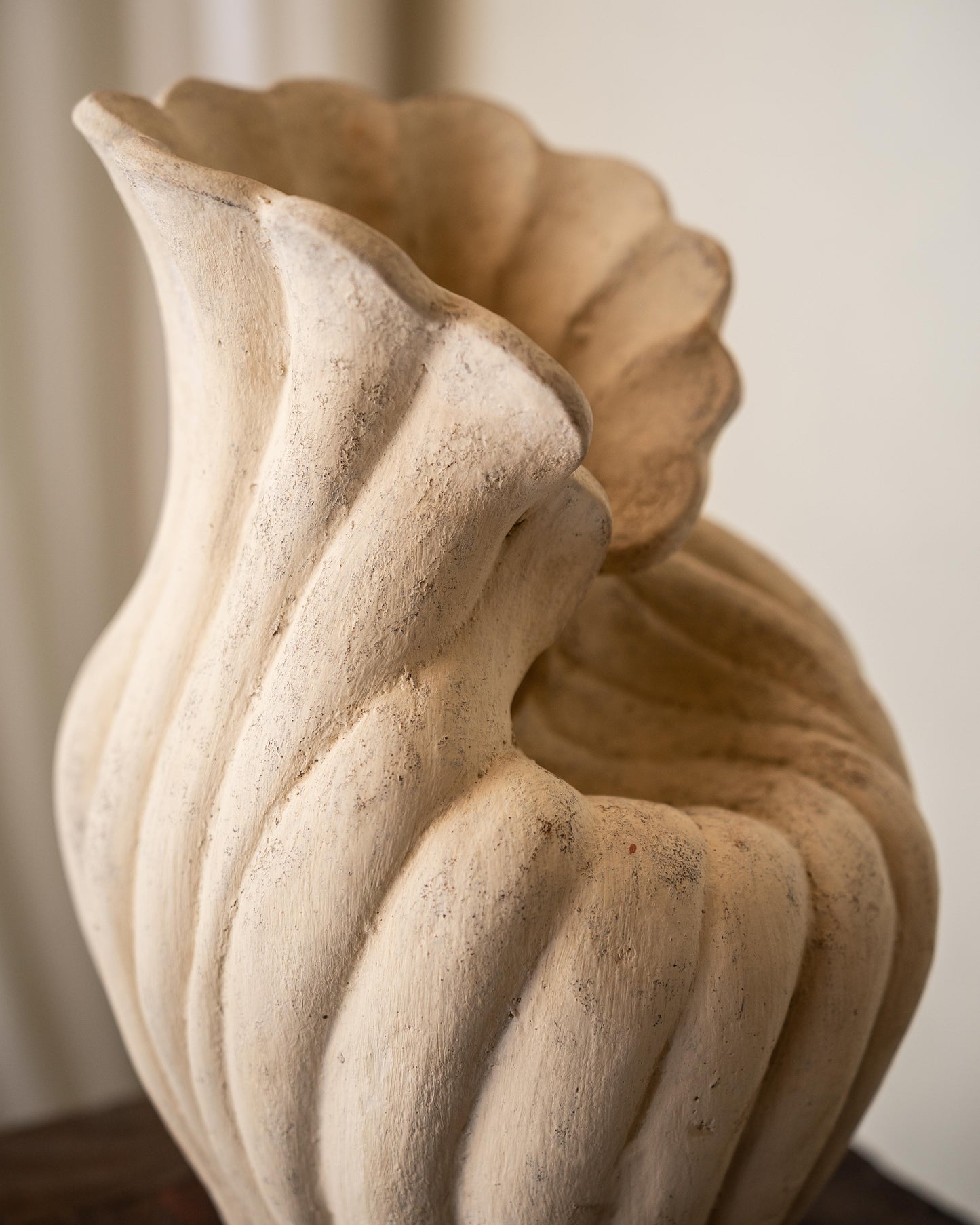 Nusa White Vessel