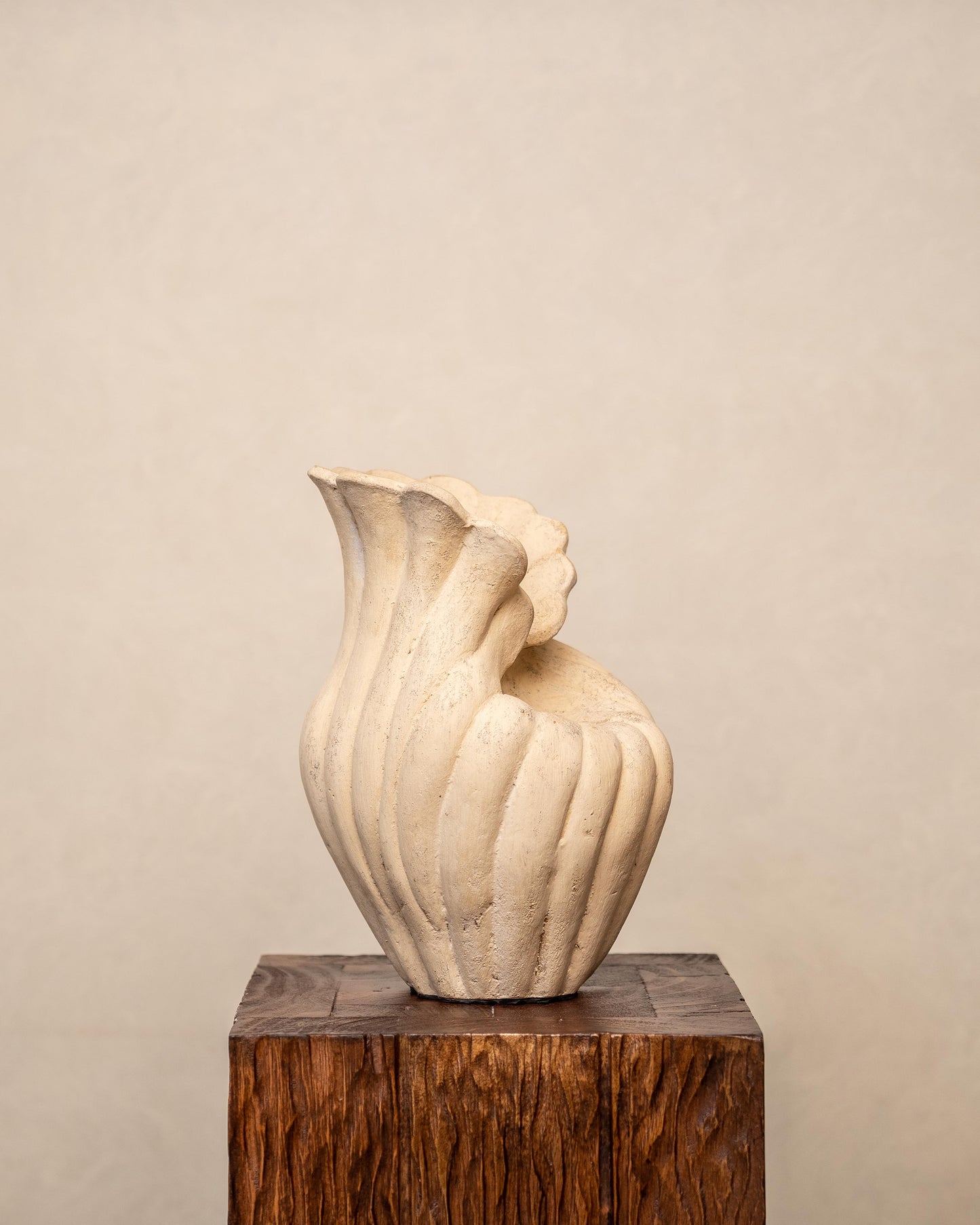 Nusa White Vessel