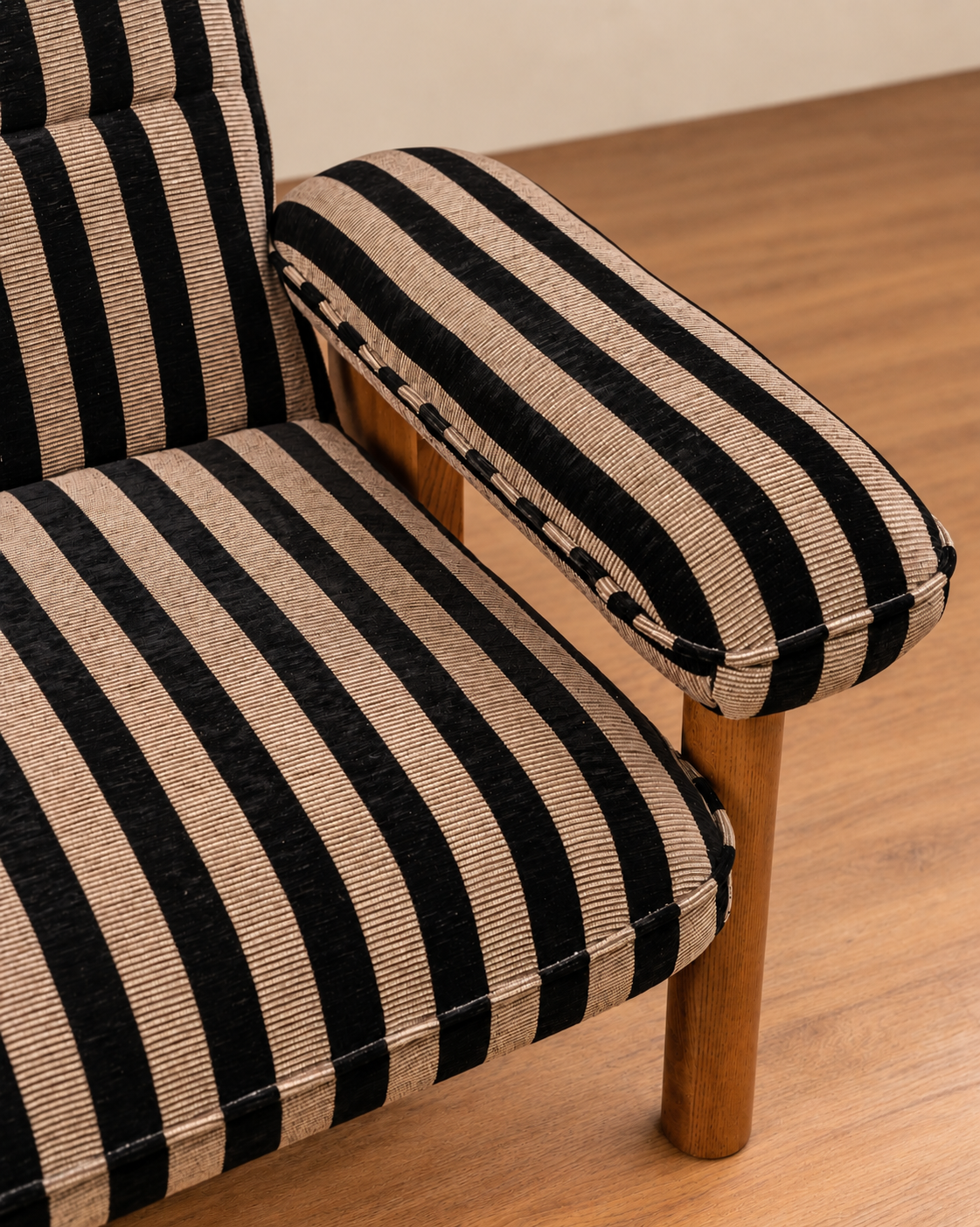 Sion Lounge Chair