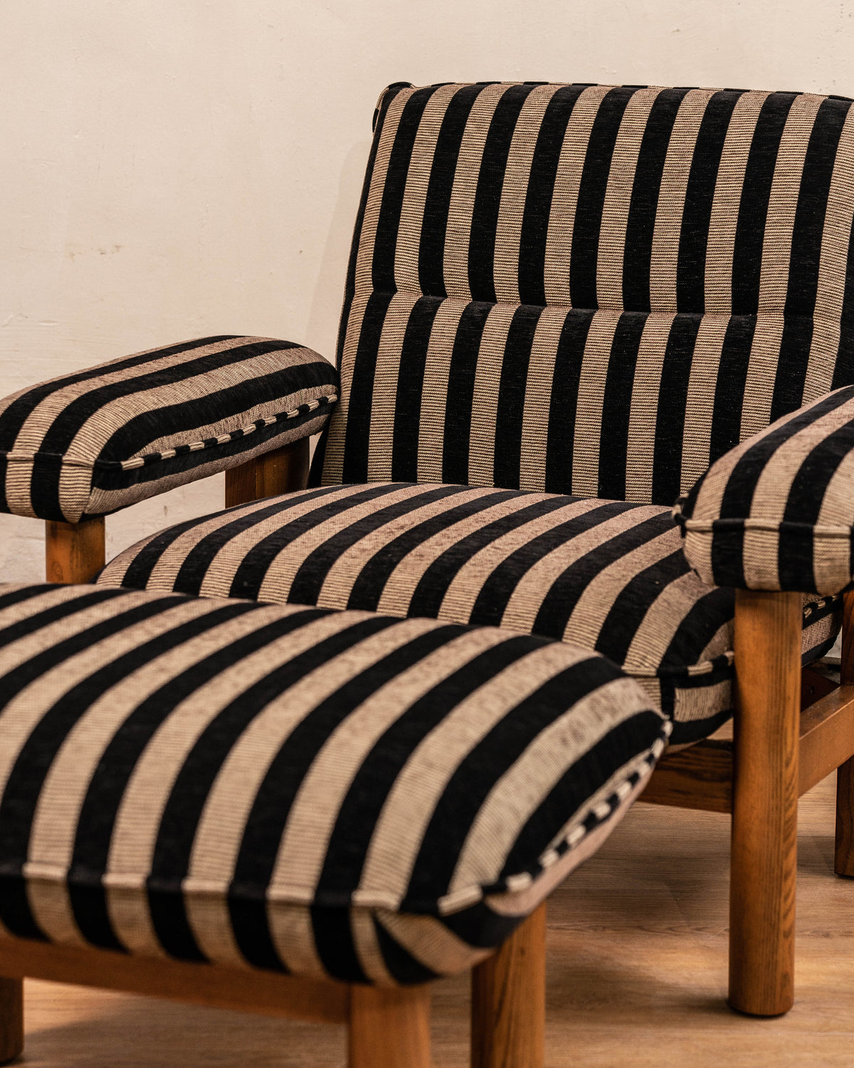 Sion Lounge Chair