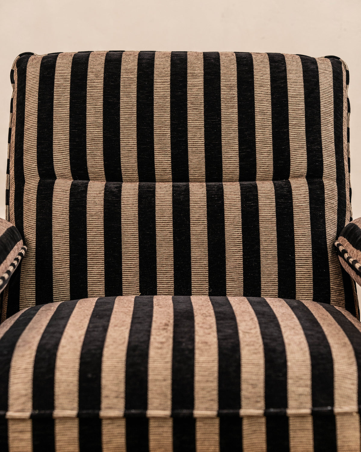 Sion Lounge Chair
