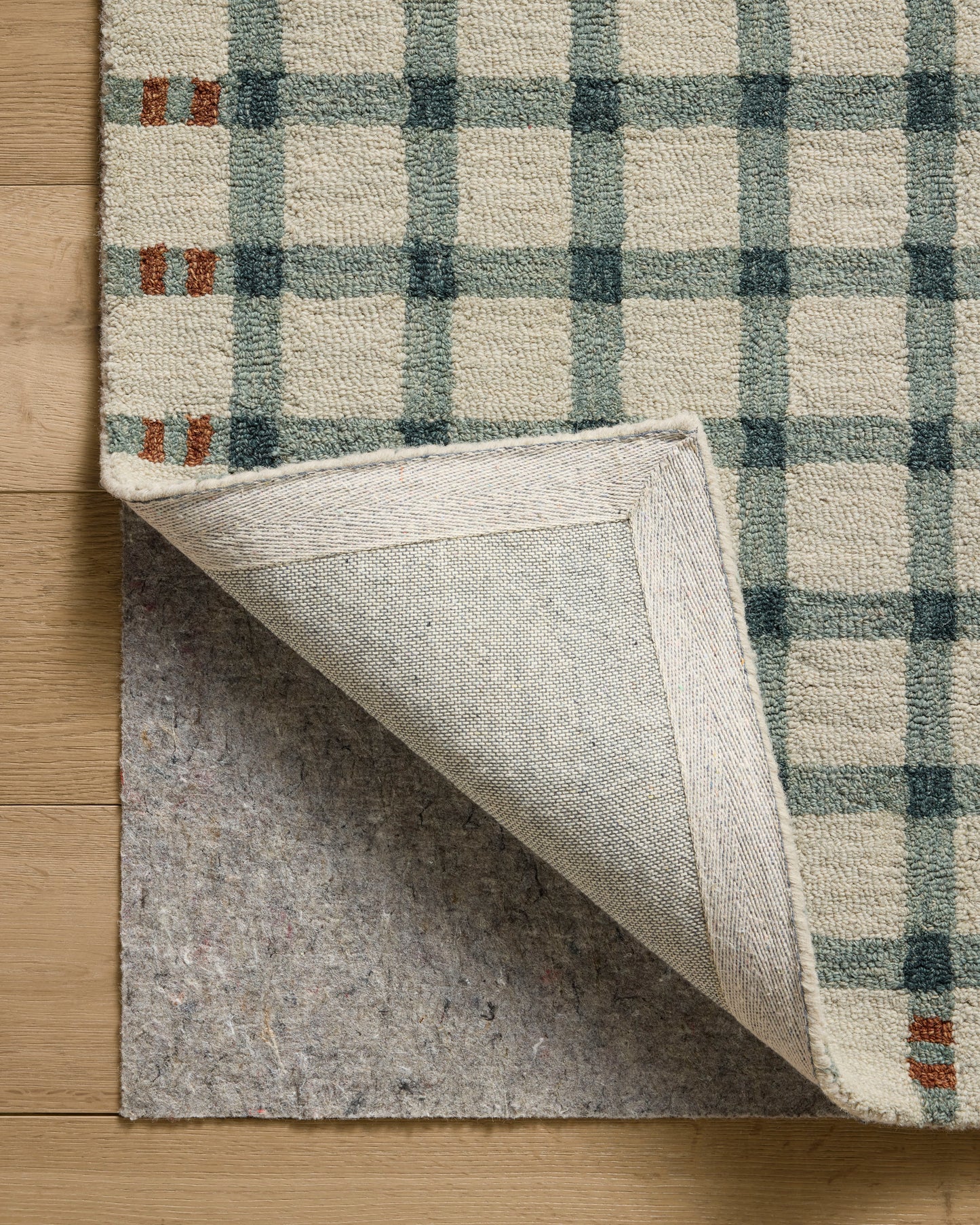 Waylon Spa & Brick Rug